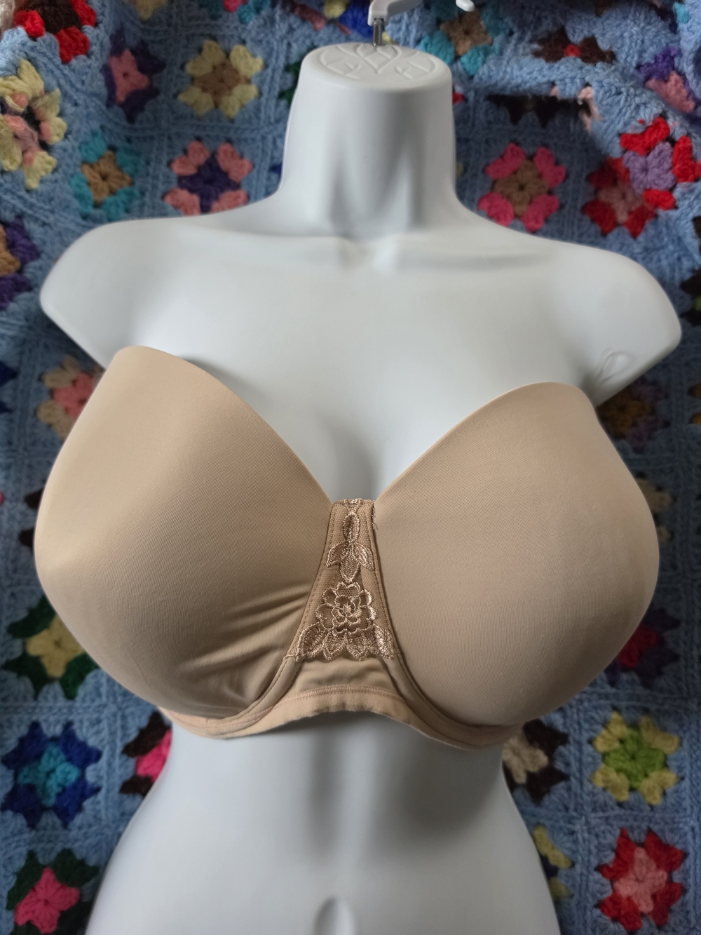 Vanity Fair Strapless Seamless Nude Bra with Lace Center 42DD